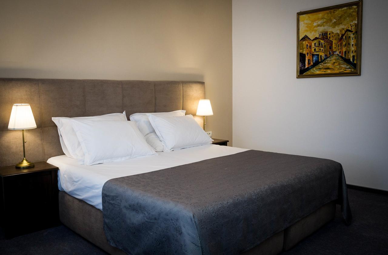 Hotel Nest Drobeta Turnu Severin Exterior foto